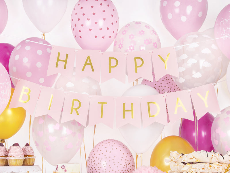Banner napis Happy birthday roza barve, dekoracija za vašo rojstnodnevno praznovanje.