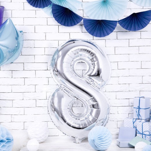 Baloni v obliki števila za popolno rojstnodnevno zabavo
