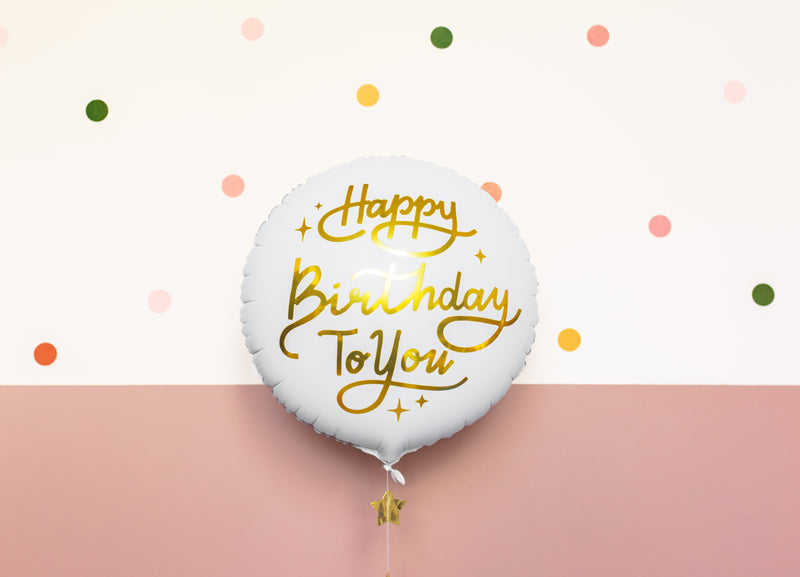 Zelo izvirno rojstnodnevno darilo, balon z napisom Happy birthday to you, bele barve